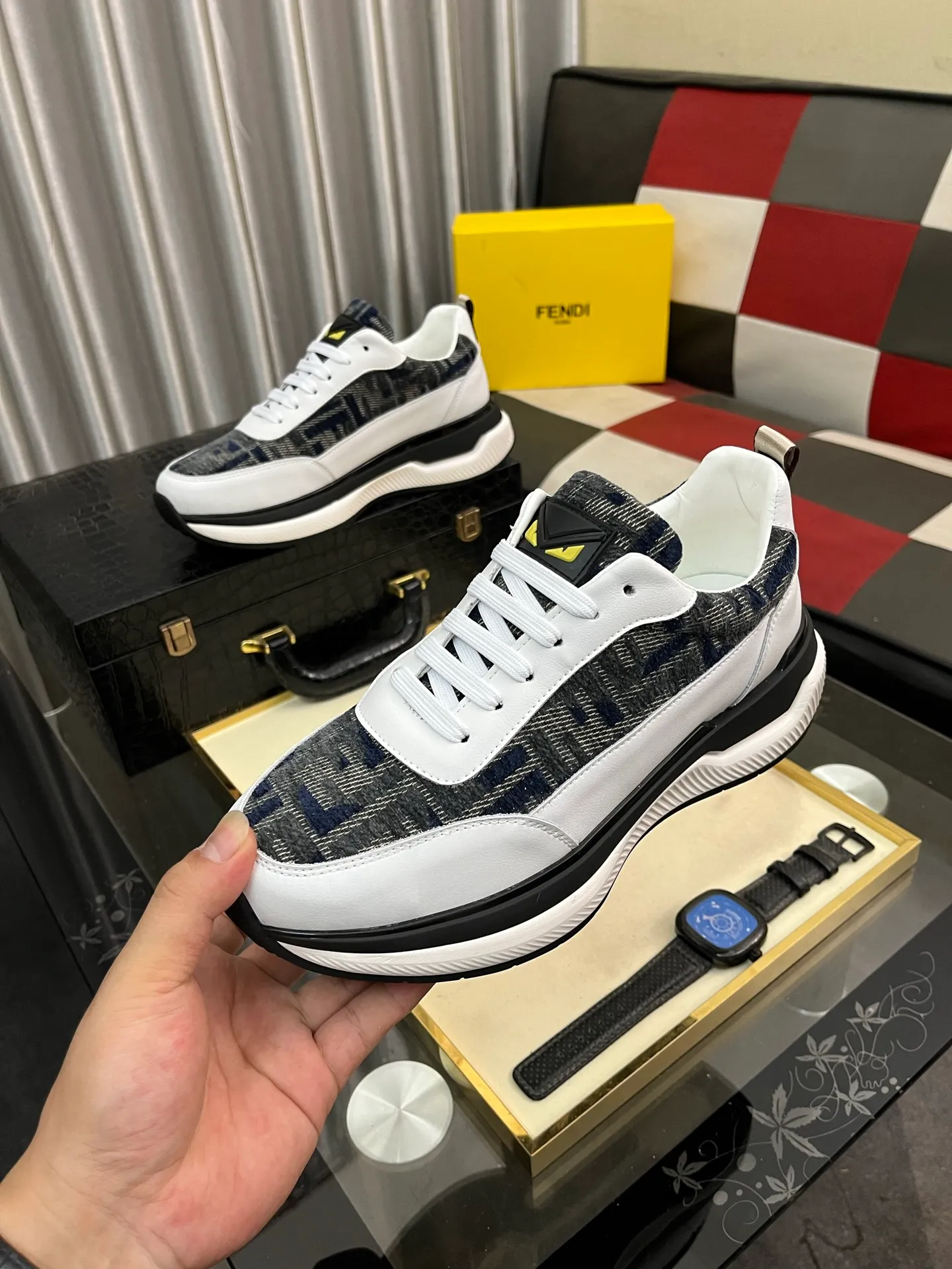 Men's Men's Shoes💰458⌚️⌚️[FENDI] Fendi's classic and comfortable men's, this complex sneaker is made of soft calfskin➕genuine leather lining➕original ultra-light rubber material with rough outsole. This unique light style is suitable for the casual and refined sensibility of this season. It is comfortable and natural on the feet. It is an everyday style for casual travel in autumn and winter! 38−444️⃣colors available